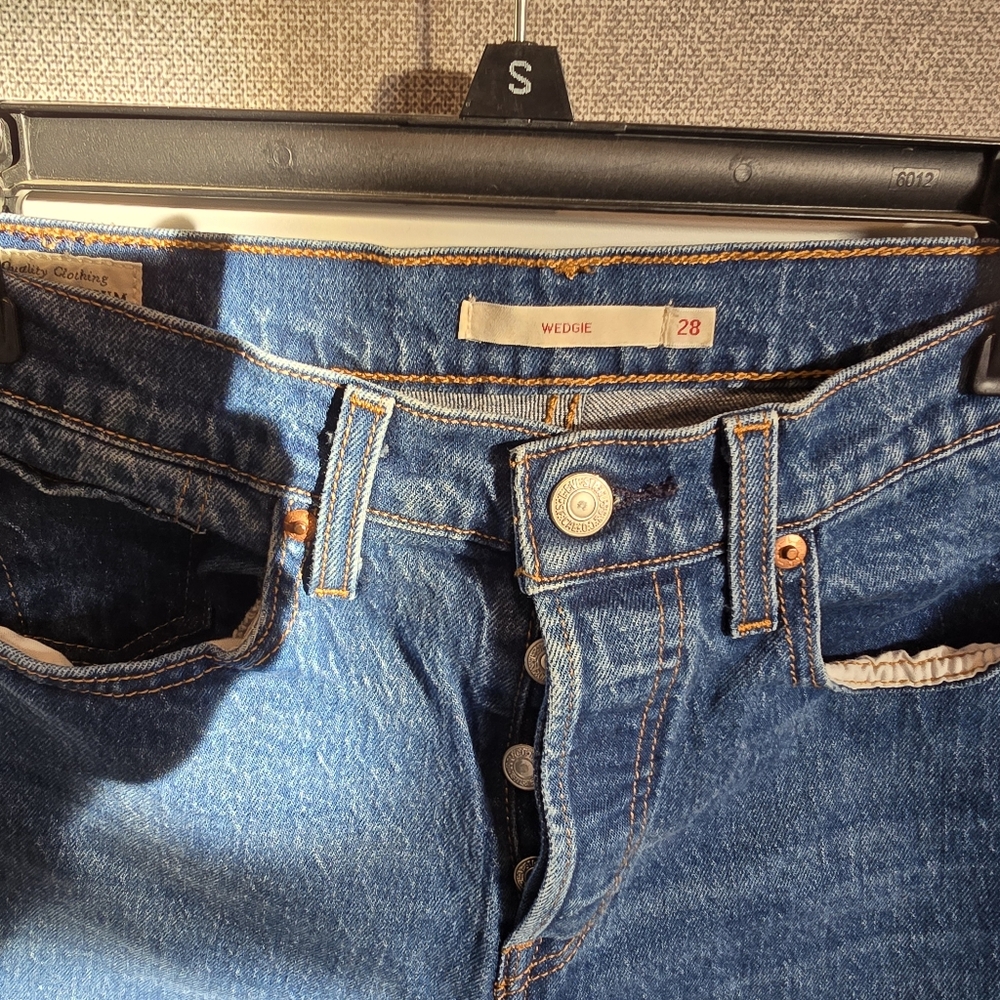 Levi wedgie jeans